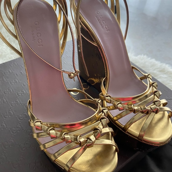 Gorgeous Gold Gucci platform wedges new - Picture 10 of 15